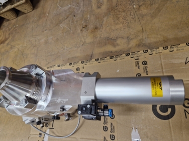 Foto produktu HV gate valve VAT, series 121, DN 63 with position indicator, with solenoid 24 V DC